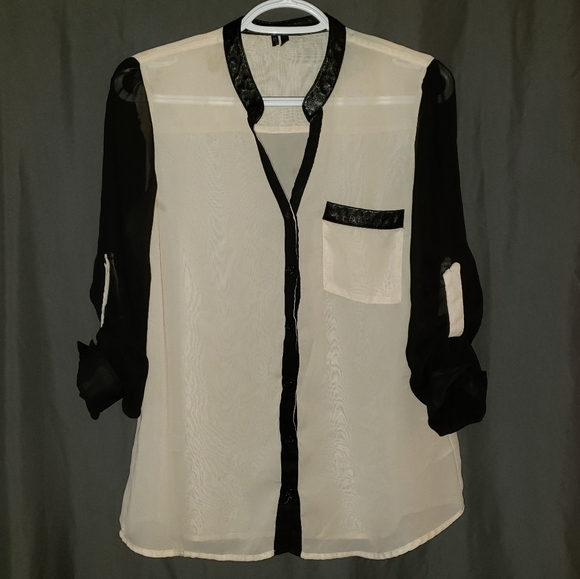 💘3 for $10💘 Maurices Sheer Button Up - Picture 1 of 2